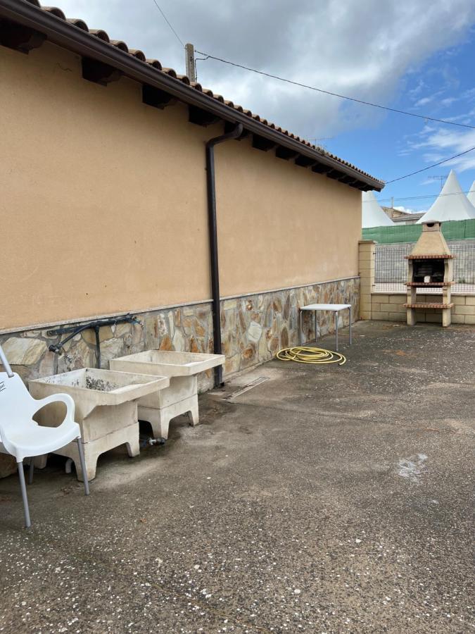 نزل سان مارتين ديل كامينوفي Albergue Municipal المظهر الخارجي الصورة